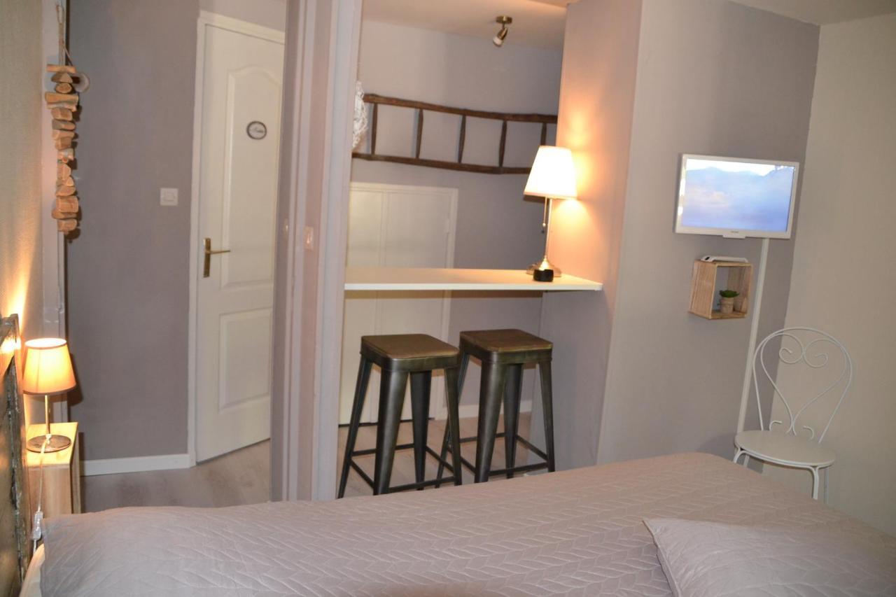 Bed and Breakfast Maison Sous Le Pont Meyras Zewnętrze zdjęcie