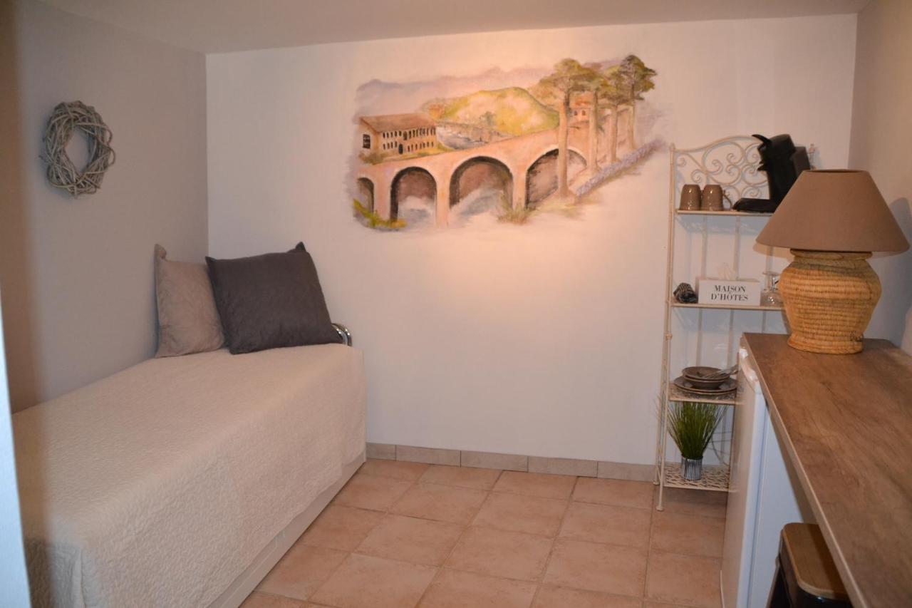Bed and Breakfast Maison Sous Le Pont Meyras Zewnętrze zdjęcie