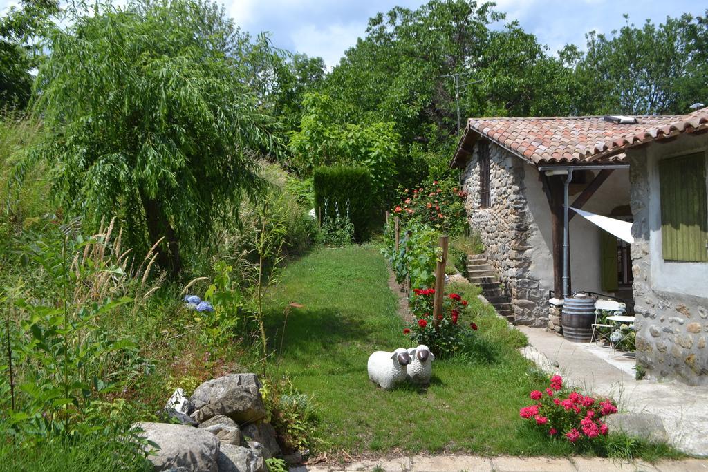 Bed and Breakfast Maison Sous Le Pont Meyras Zewnętrze zdjęcie