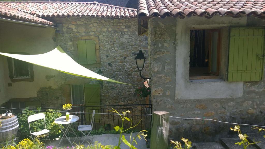 Bed and Breakfast Maison Sous Le Pont Meyras Zewnętrze zdjęcie