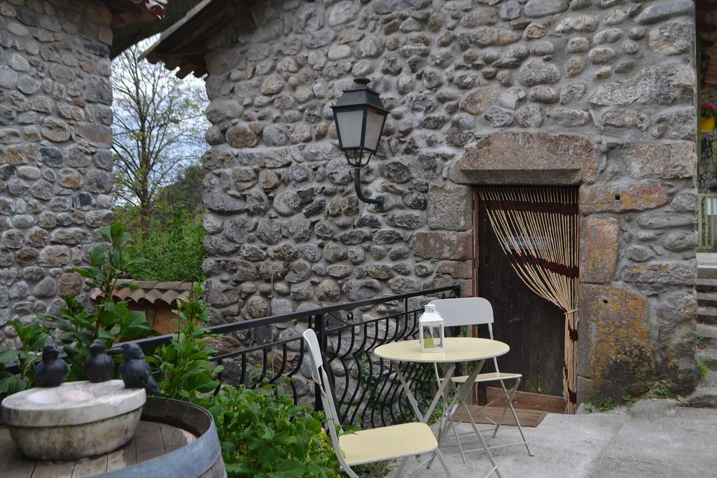Bed and Breakfast Maison Sous Le Pont Meyras Zewnętrze zdjęcie